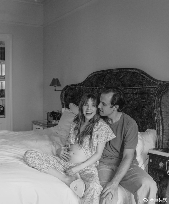 蹲妹官宣怀孕蹲妹孕肚照 4日，加拿大歌手“蹲妹”Carly Rae Jepsen