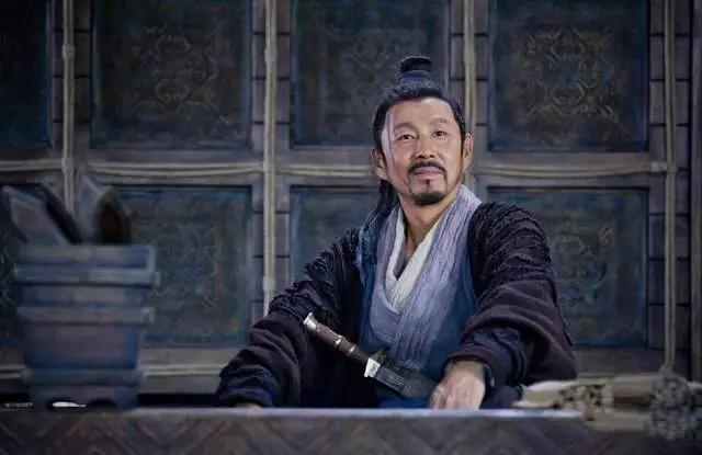 公元前202年，刘邦刚坐上皇位，屁股还没捂热，就干了一件让所有功臣脊背发凉的事—