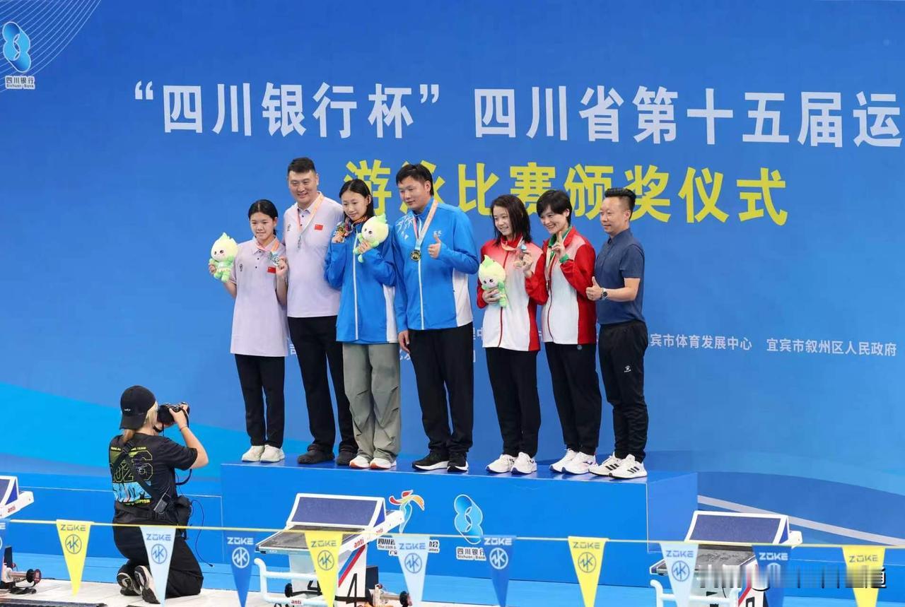 一颗游泳新星诞生
宜宾刘倩希获得省运会女子乙组800米自由泳冠军，这是她在本次运