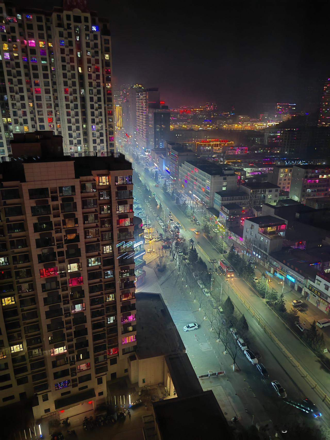 春晚刚拉开序幕，窗外已是灯火璀璨，可楼下忽然响起的消防警笛声，还是瞬间揪紧了心。