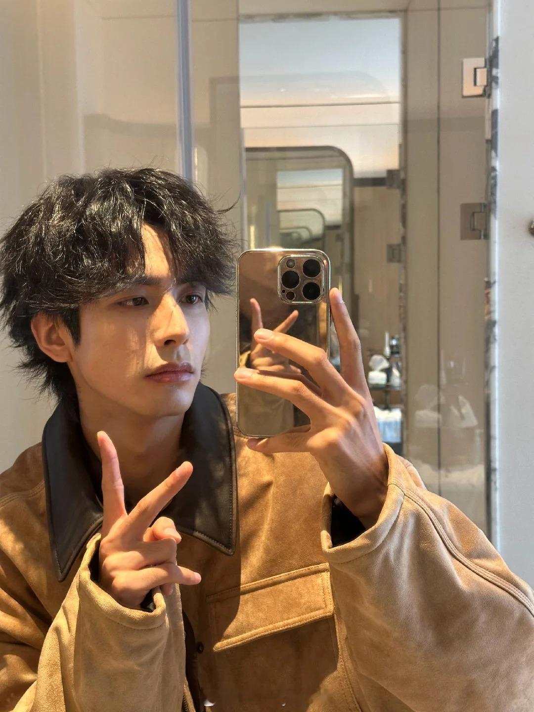 宋威龙 | 权威的威 