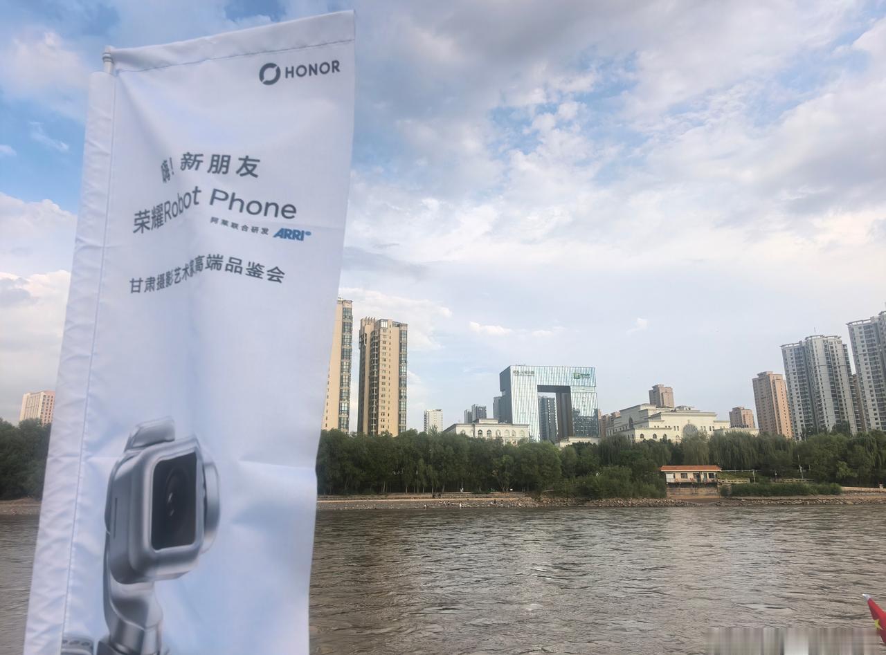 Phone的影像魅力，这场品鉴会，把产品体验搬到黄河夜景之中，依托阿莱联合研发的