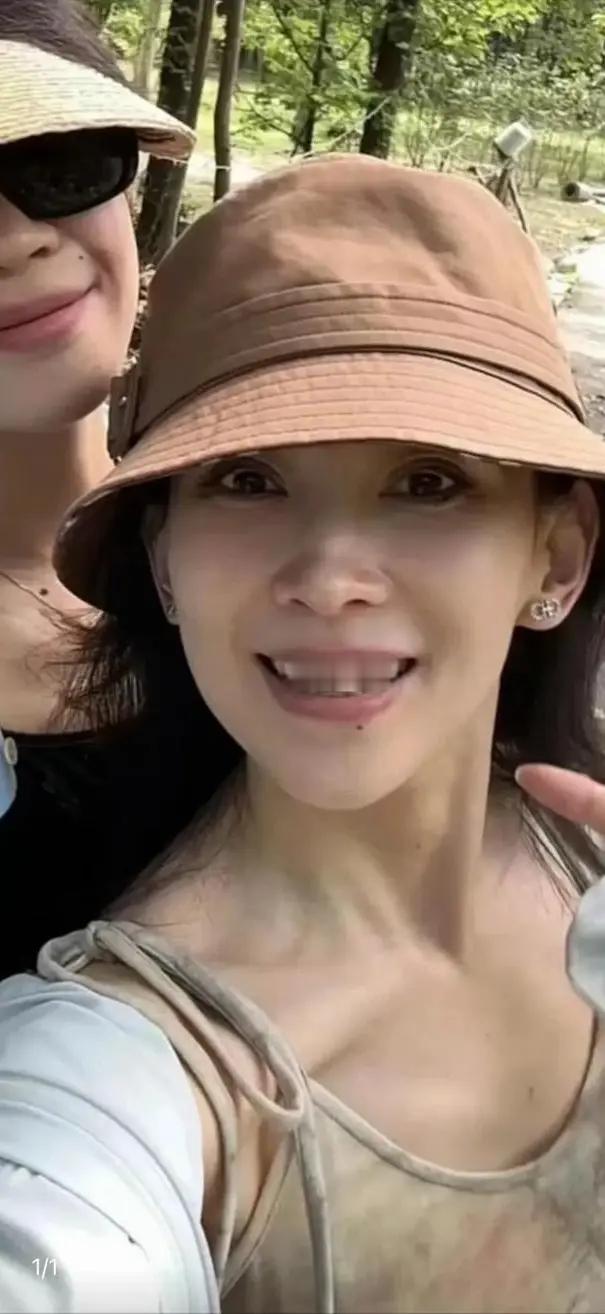森林北感觉好老气，状态时好时坏，一会觉得她23，一会觉得53，其实她才33？ ​
