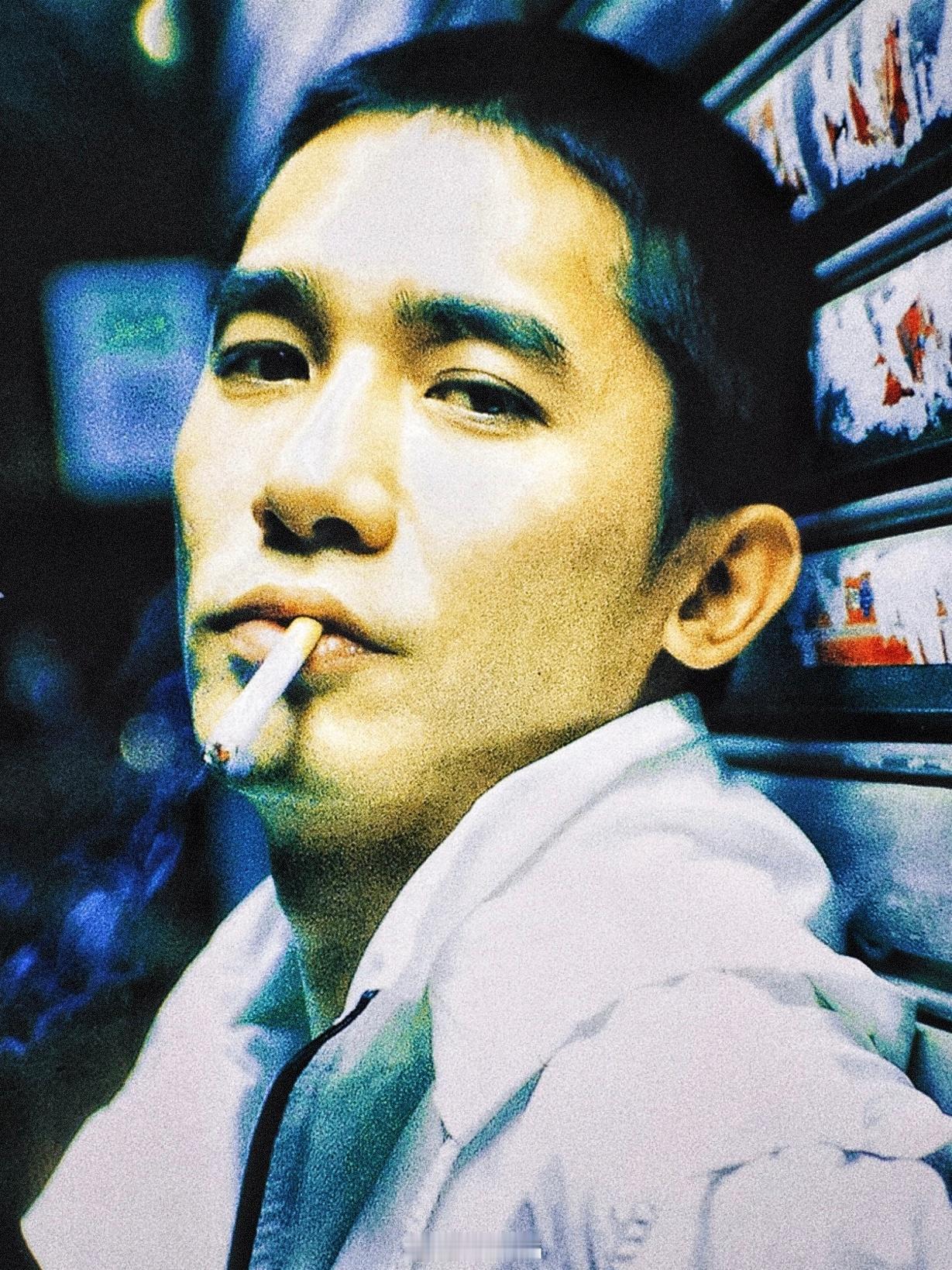 梁朝伟[超话]独家扫描 布宜诺斯艾利斯的夜，幽蓝的烟气，孤寂忧郁而渴望的眼神，游