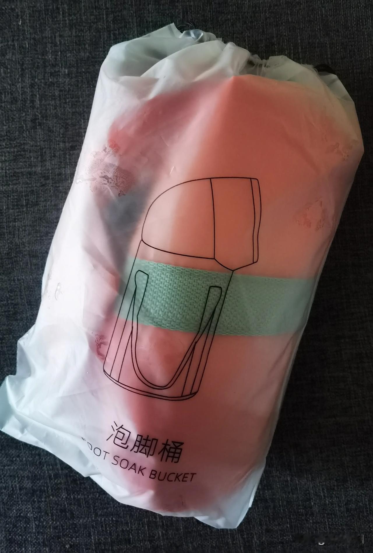 
秋冬季节，脚手容易冰凉的人一般都属于体内湿气重的体质。我到冬天有这个毛病，如果