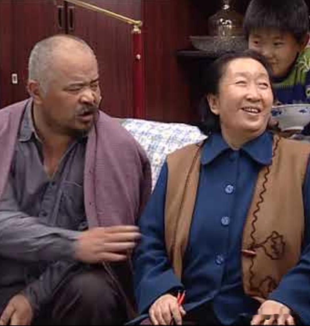 彭玉老师去世[蜡烛]东北一家人再也凑不齐了，再也看不到牛大妈陈久香跟牛永贵斗嘴的