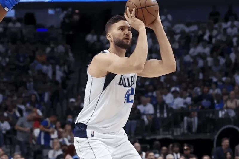 这操作！可乐杯把大伙逗乐了！
被球迷亲切称为“可乐杯”的克勒贝尔，半场携手布朗尼