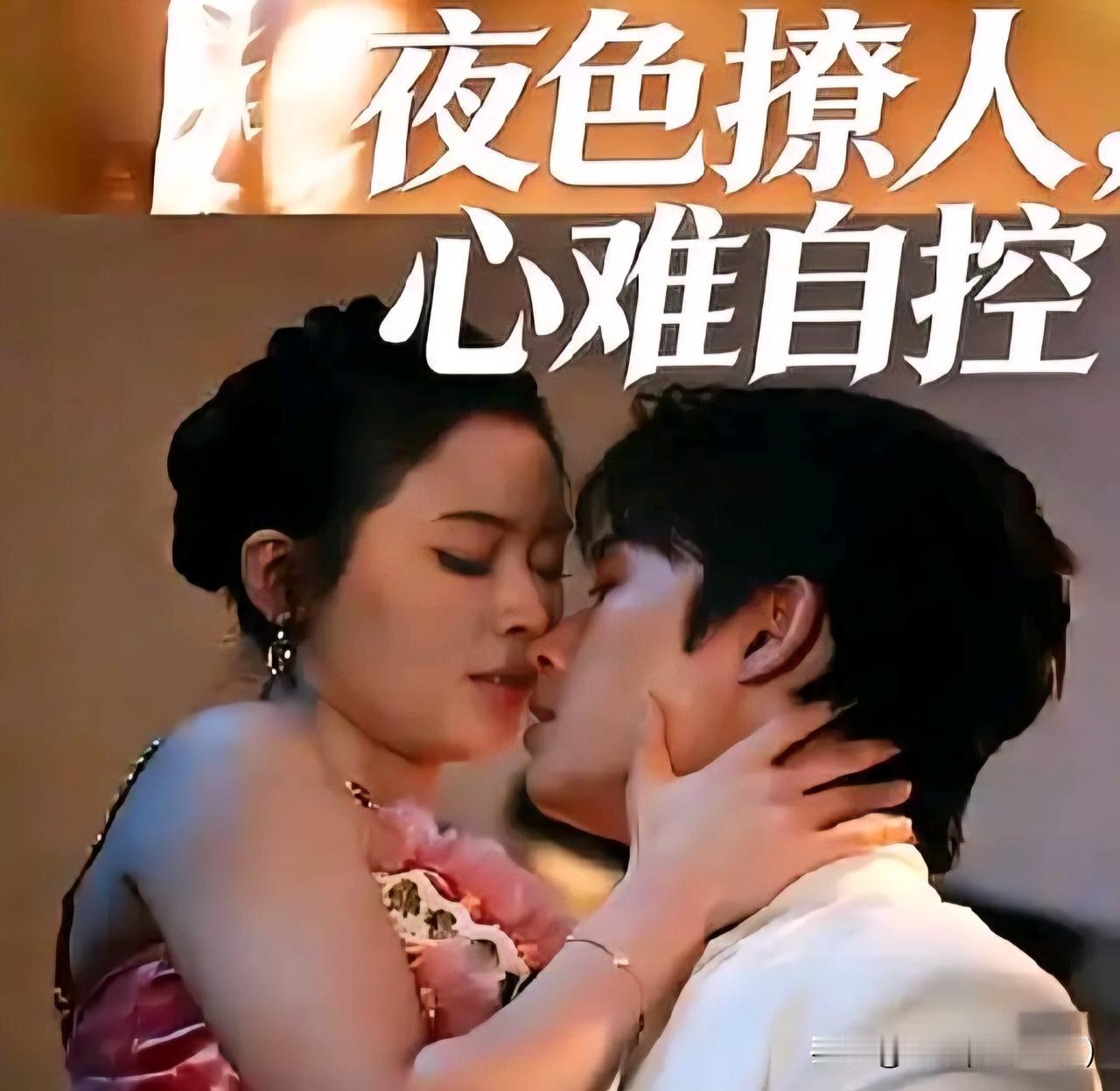 燃
文/刚柔

你说怀抱是港湾，我便把胸膛烧成灯塔
不是等你靠岸，是等你看见
这