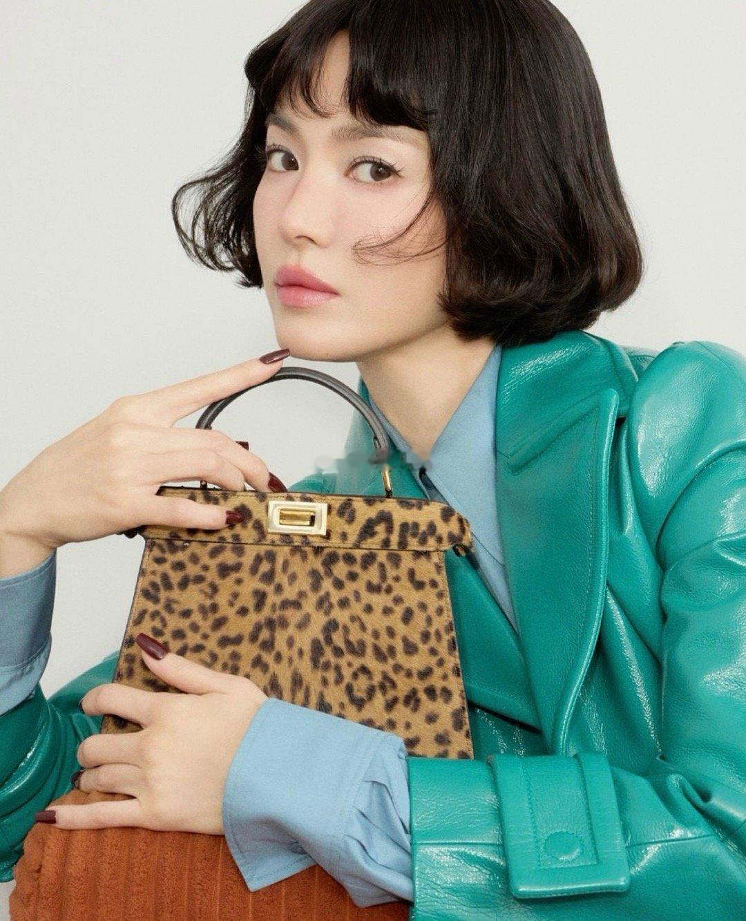 宋慧乔惊艳亮相Fendi Peekaboo新季广告！四套绝美造型轻松拿捏多面风格