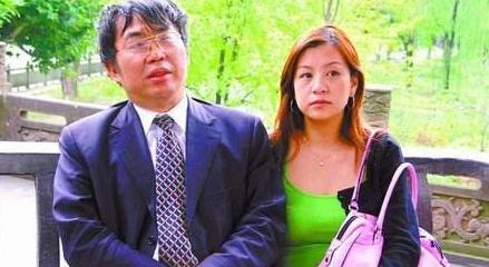 1990年，棋圣聂卫平教王刚的妹妹王静下围棋，一不小心王静怀孕了:“聂哥哥，我怀