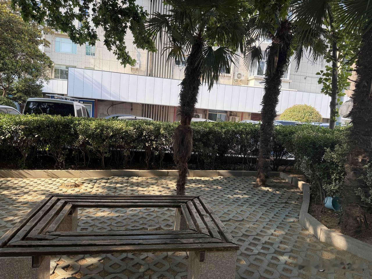 现在开麻将馆到底挣不挣钱?
【小对联】
上：……？
下：问答。