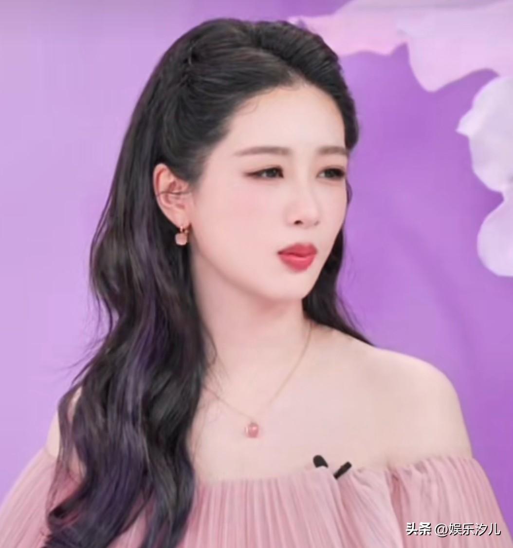 杨紫现在过生日懒得折腾了


杨紫直播坦言自己现在过生日“懒得折腾”，33岁的她