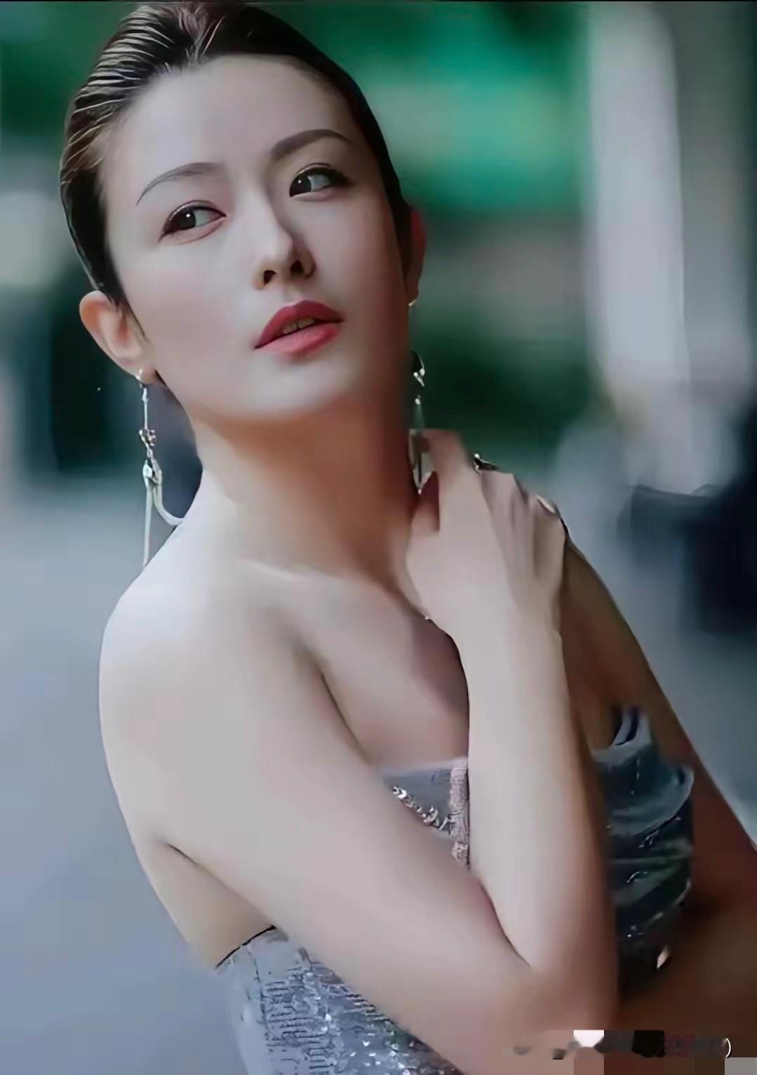 谁懂啊！徐百慧的这个造型，真的美到我心巴上了。刷到徐百慧的这组照片，直接被她的气