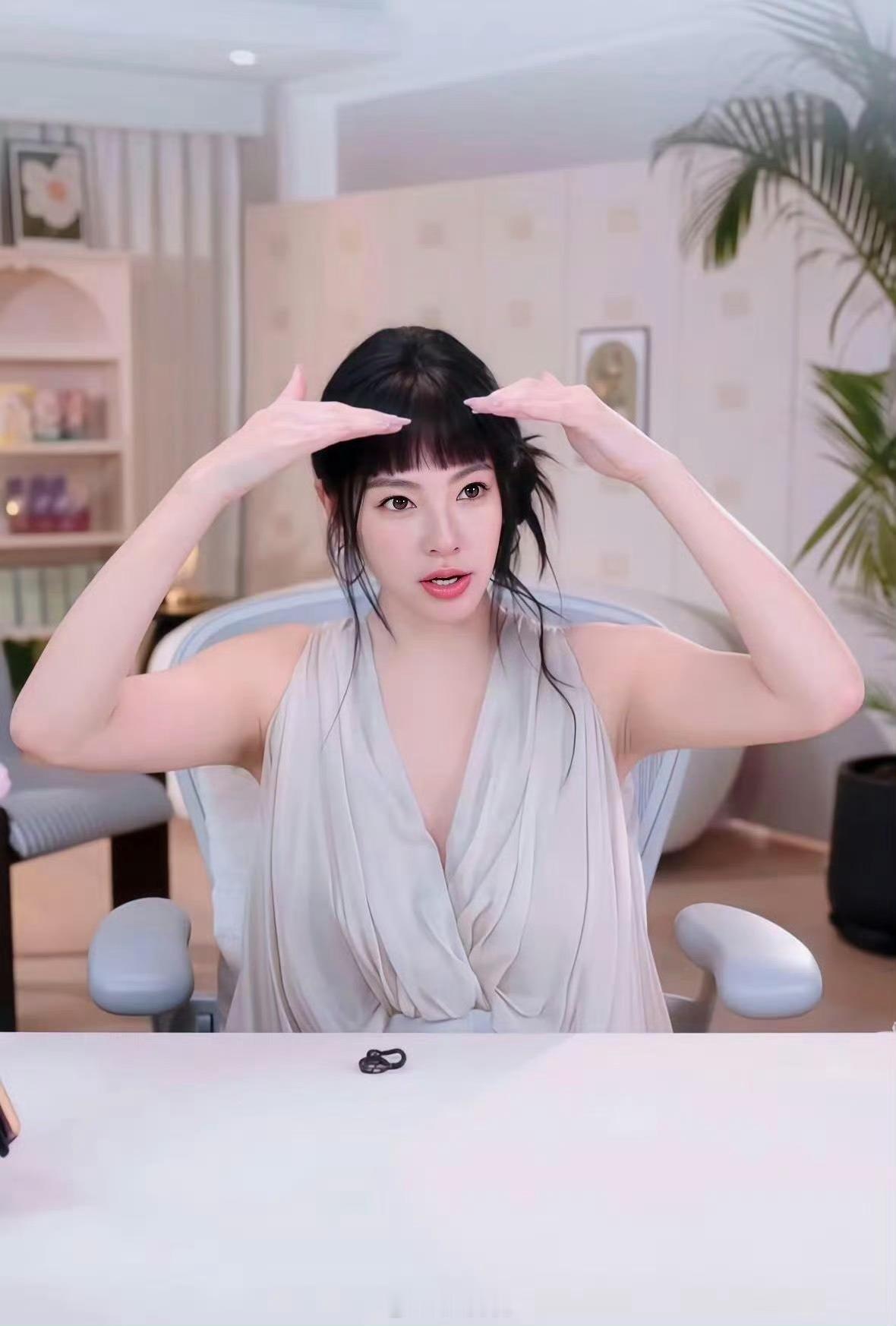 张雨绮这是咋了？怎么突然变这么年轻了，认不出来了 