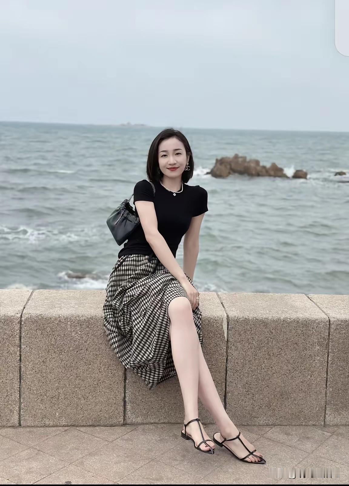 凭第一感觉，这位美女今年多大了？