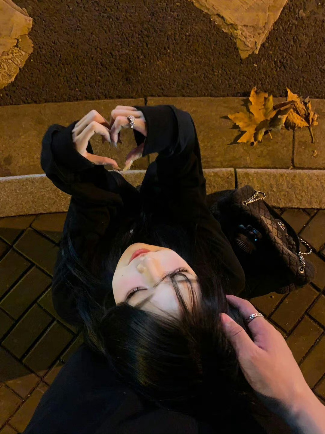 一会优雅地聊天 再突然无情的羞辱 才是美好的感觉 ​​​