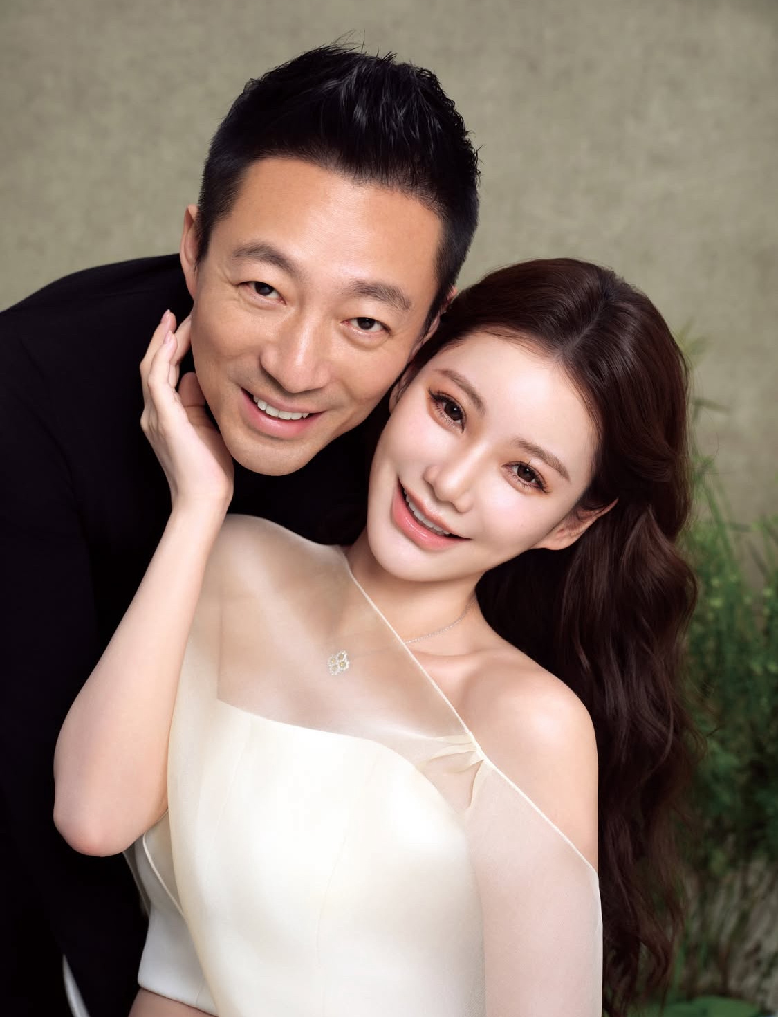 马筱梅怀孕时拍的写真。马筱梅特别喜欢小动物，哪怕是孕期，也没有冷落家里的狗狗，经