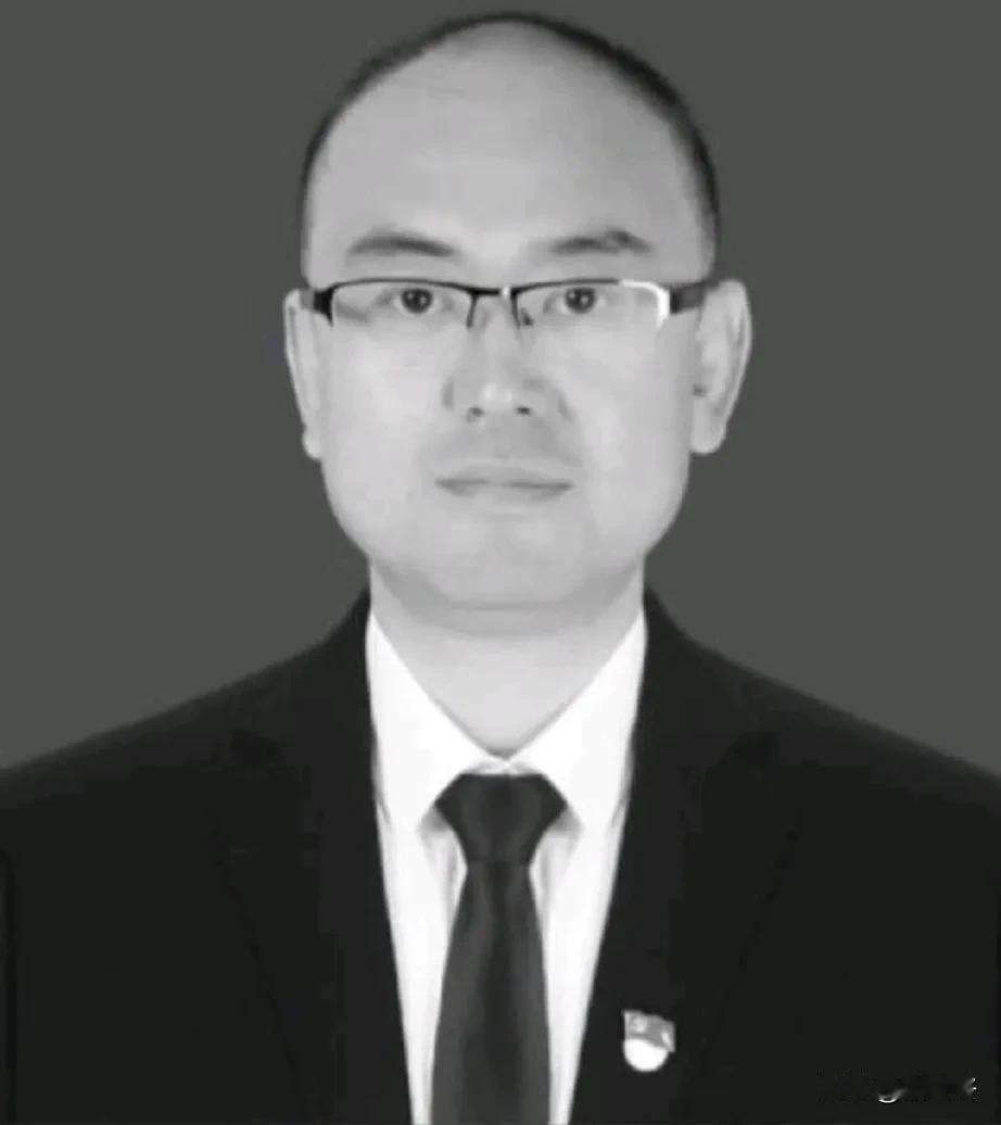永远铭记！


副市长、公安局长因公牺牲！


烈士夏琨，生前为吉林省临江市副市