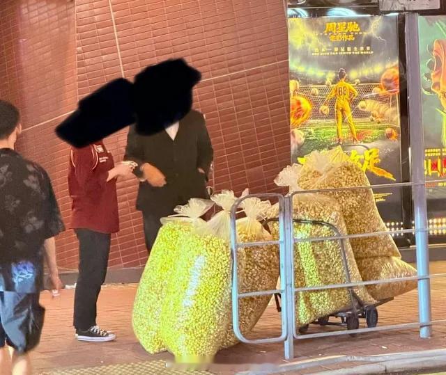电影院小食 「戏院 職員街頭交收爆谷被質疑是預製品..戲院解釋因爆谷機故障..」