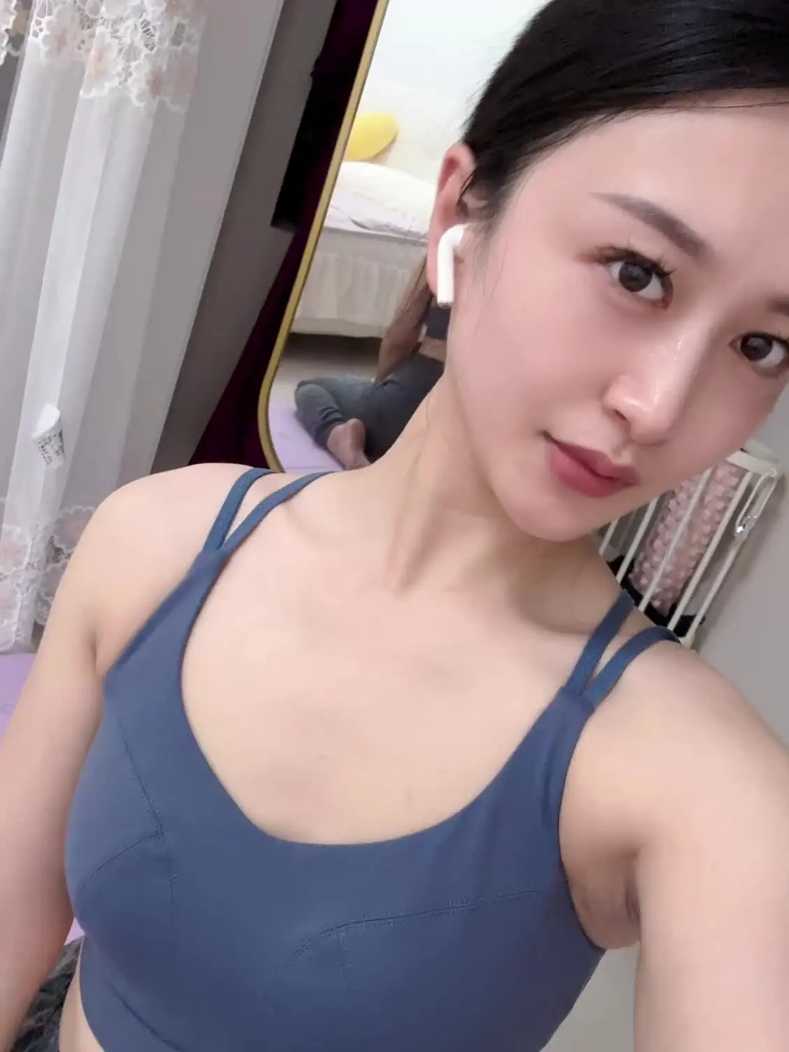 把时间和精力都放在自己身上，成为更好的自己