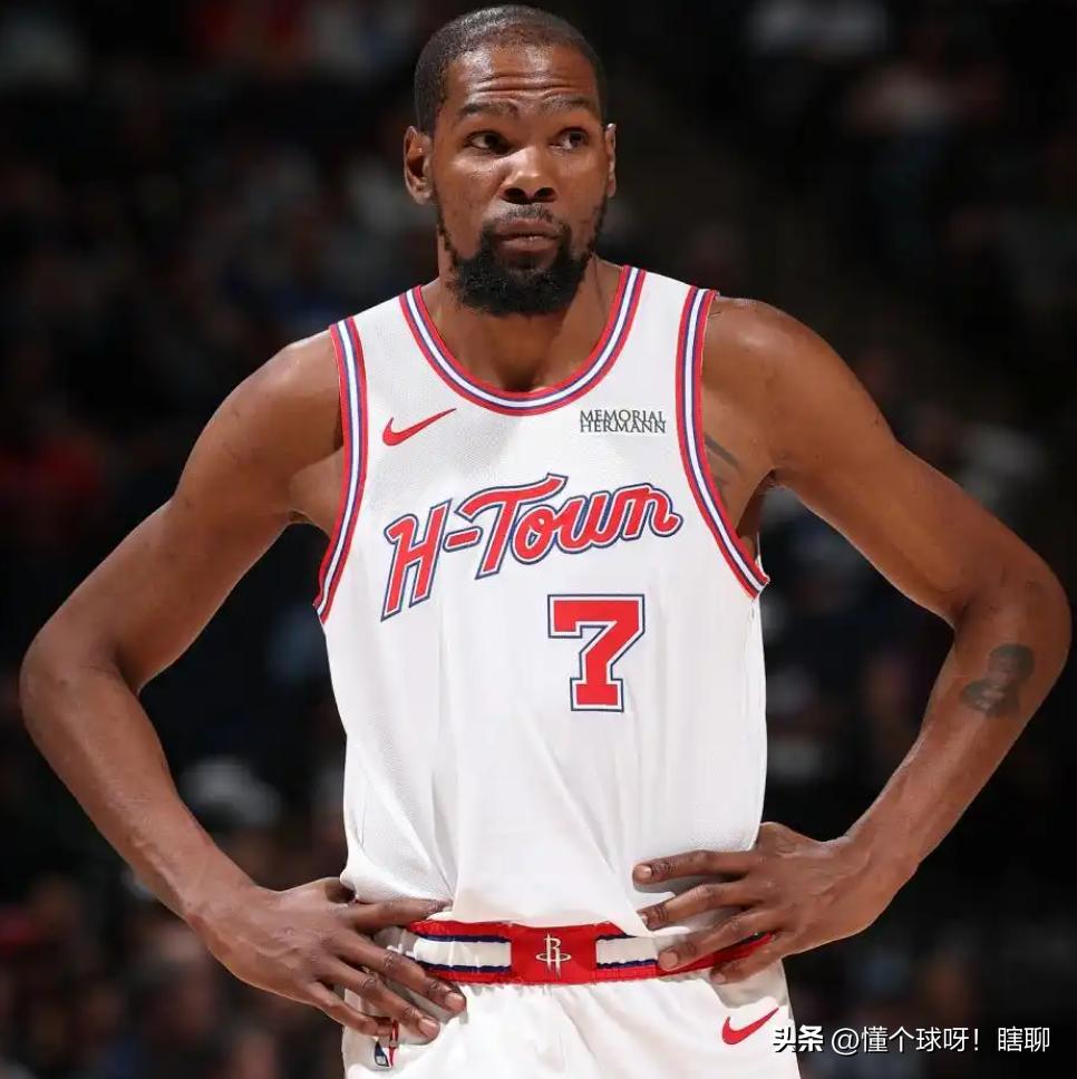 杜兰特作为一名老将，本赛季绝对可以给他颁发一个最佳牛马奖，牛马也就算了，最后还得