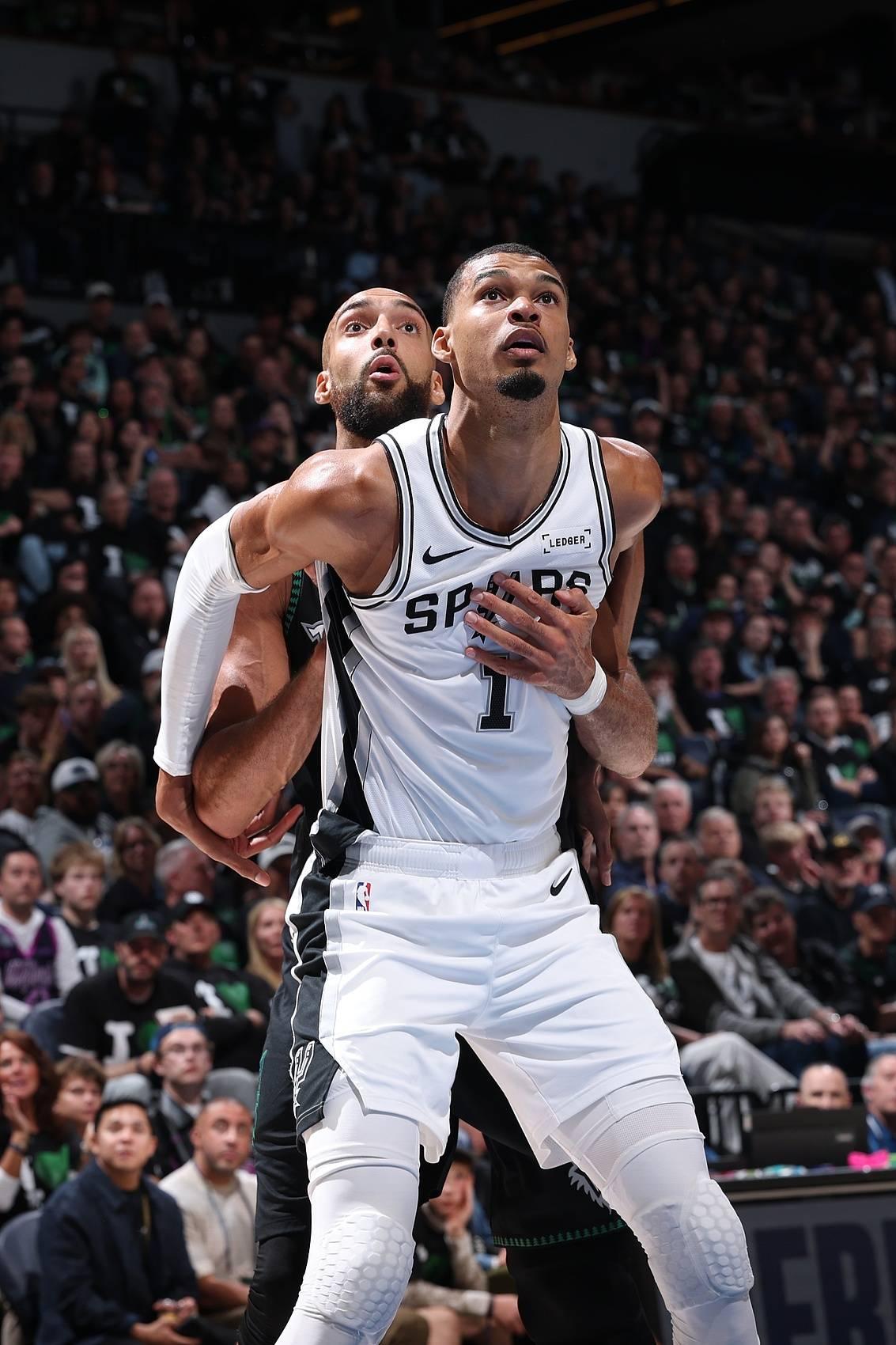 NBA季后赛西部半决赛G5，马刺在主场打森林狼。最后马刺126-97大胜对手，把