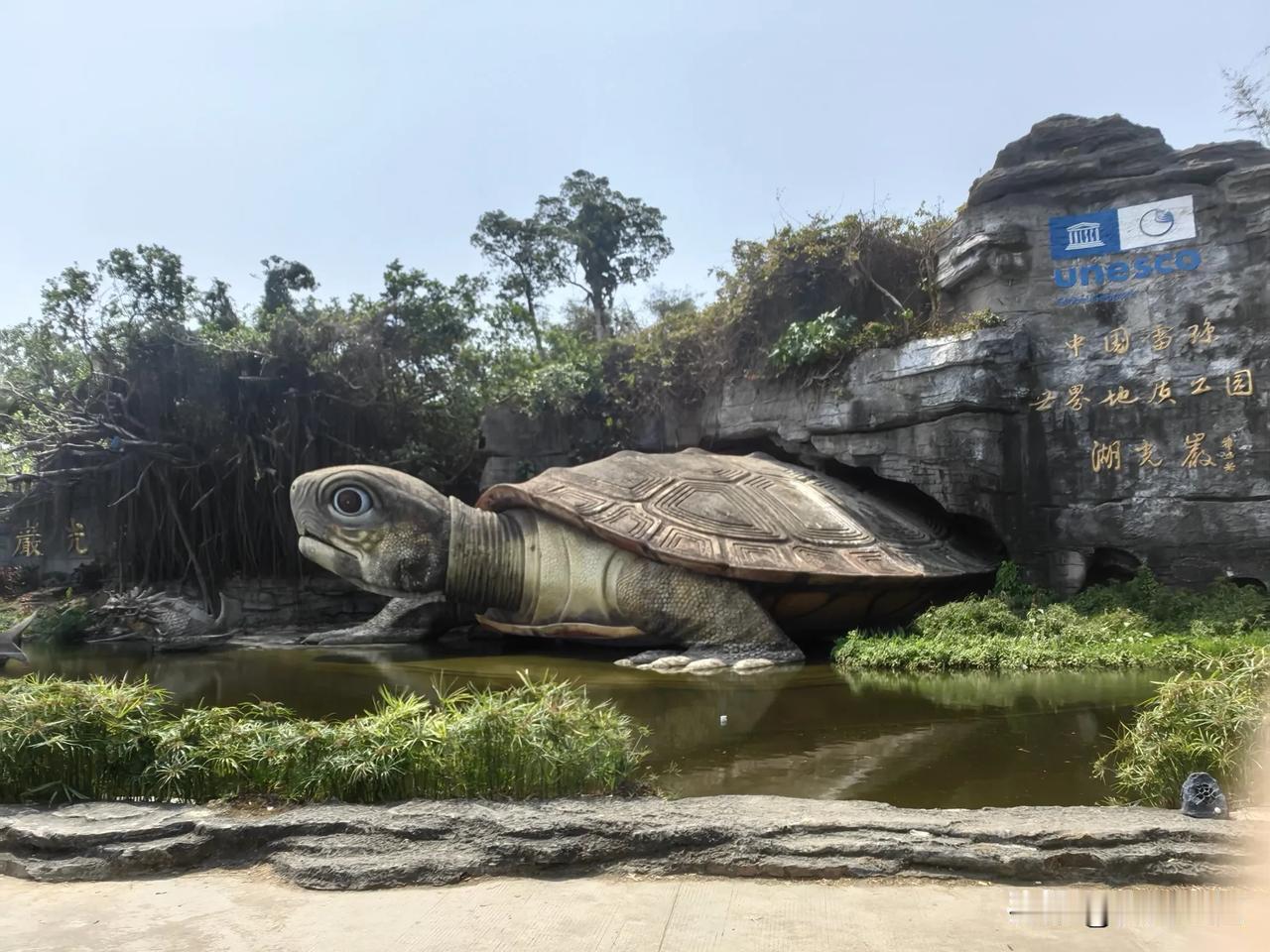 湖光岩，一个被遗忘的地方，其实有着独特的魅力。它在广东湛江，距离市区约30公里，