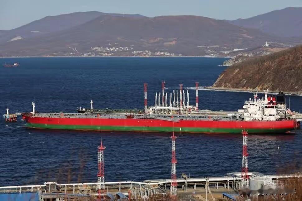 俄罗斯发大财了，欧洲智库研究员认为，随着战火点燃，莫斯科迎来了好消息，俄罗斯石油