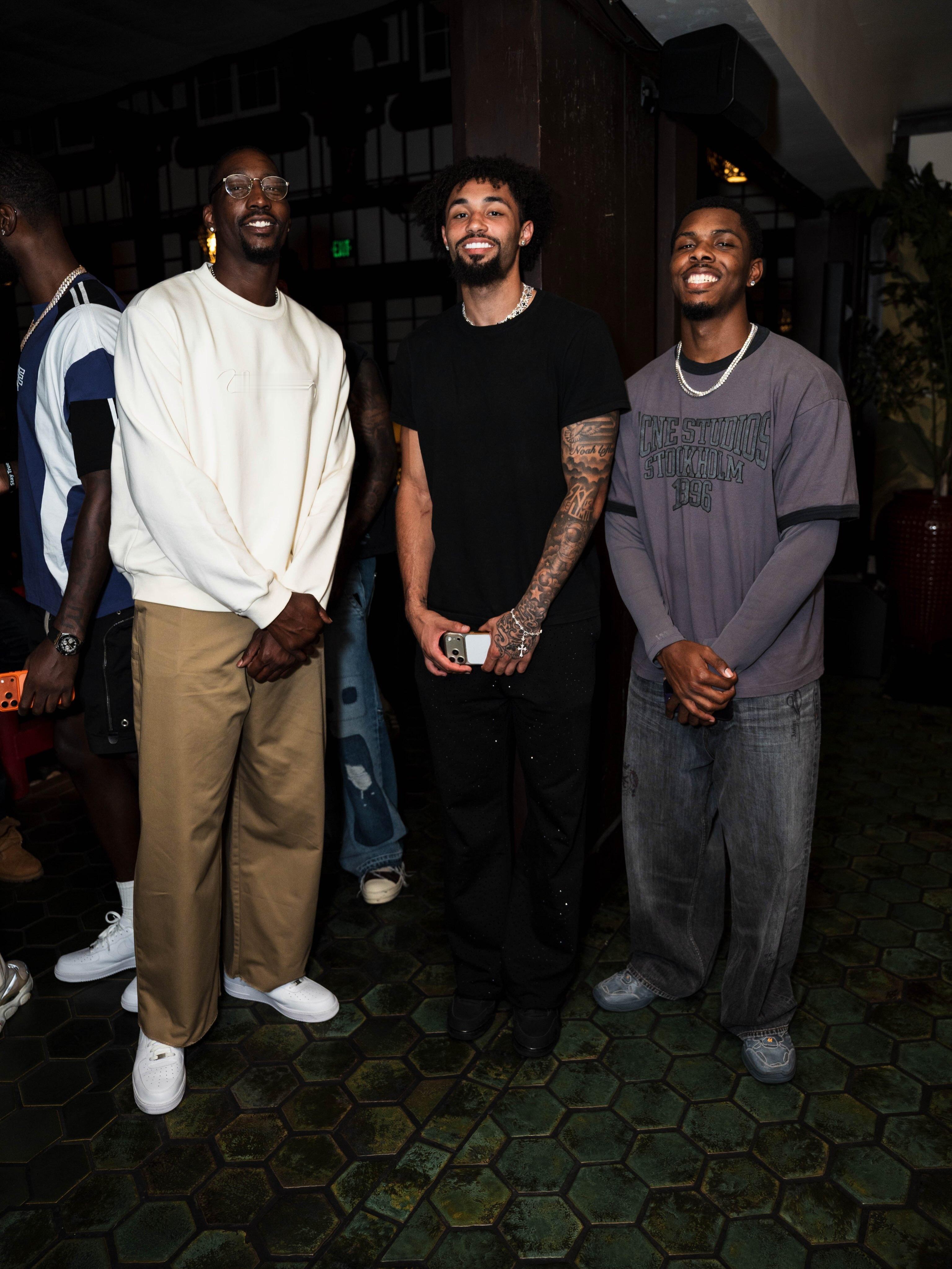 戴维恩·米切尔晒一众热火队友团建合影：训练、打高尔夫球、聚餐NBA[超话]字母哥