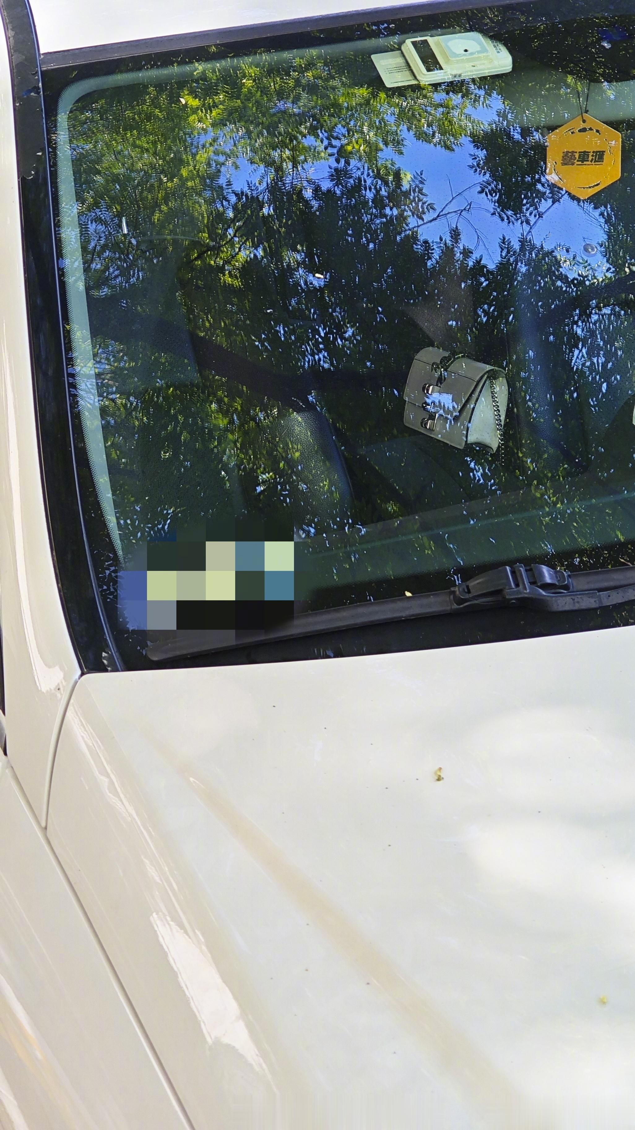 大V陈震说，这台车如果在美国，估计玻璃就会被砸了。他说的在理，但是公知不爱听啊。