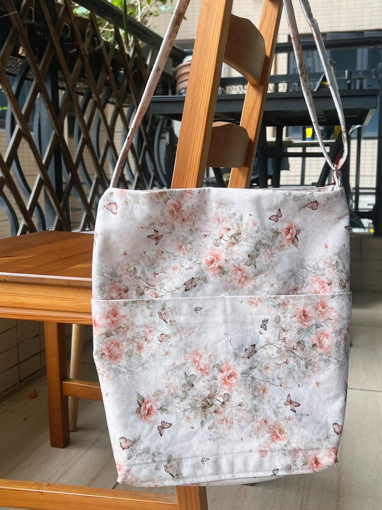 周末在家没事就做包，我做包都先画图定步骤再开工，这些是我最近做的一些包包，挨个跟