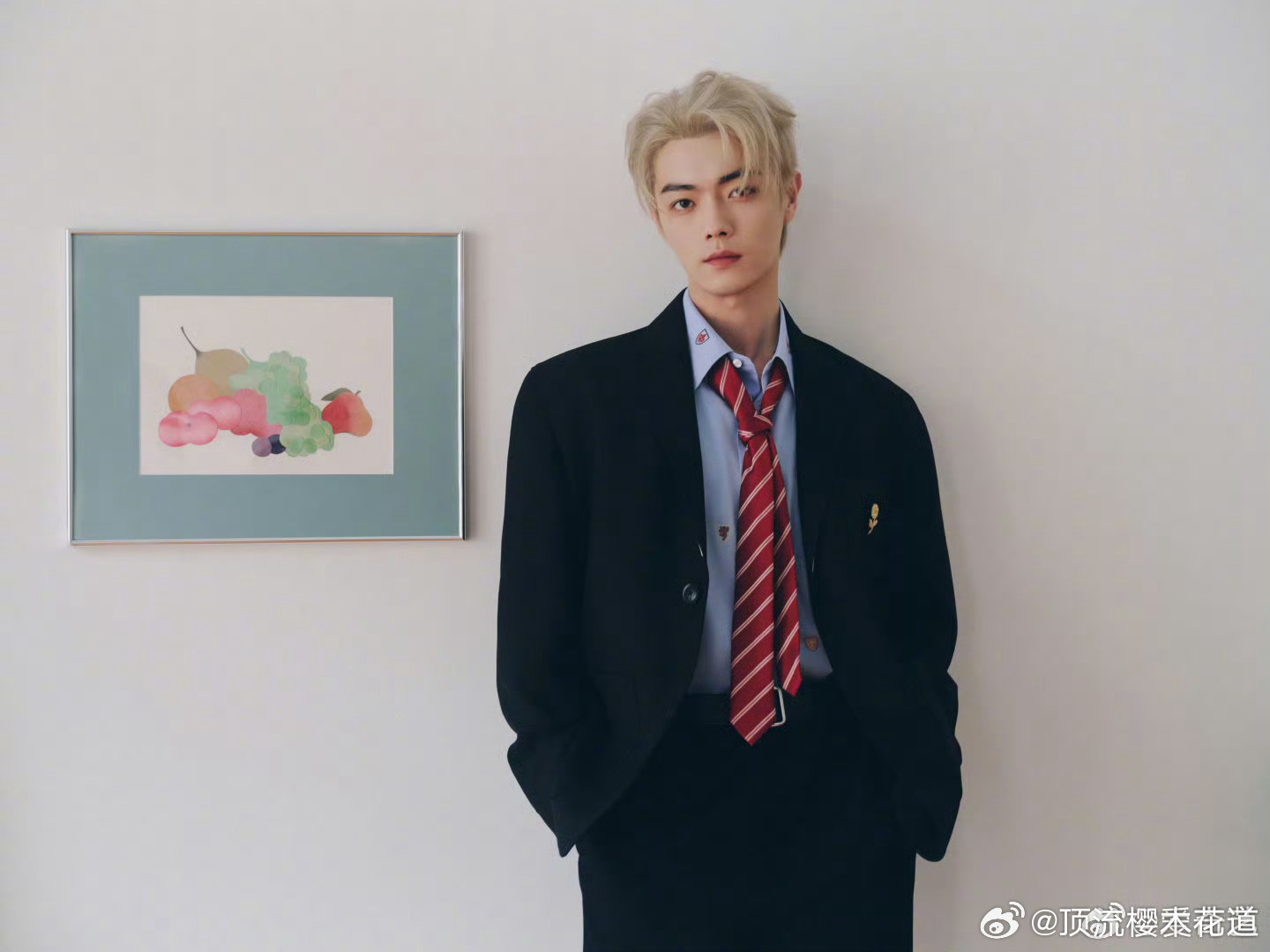 今天是许凯生日，黄发姚志明不像霸总，有点像不良少年，痞帅痞帅的，祝帅哥许凯生日快