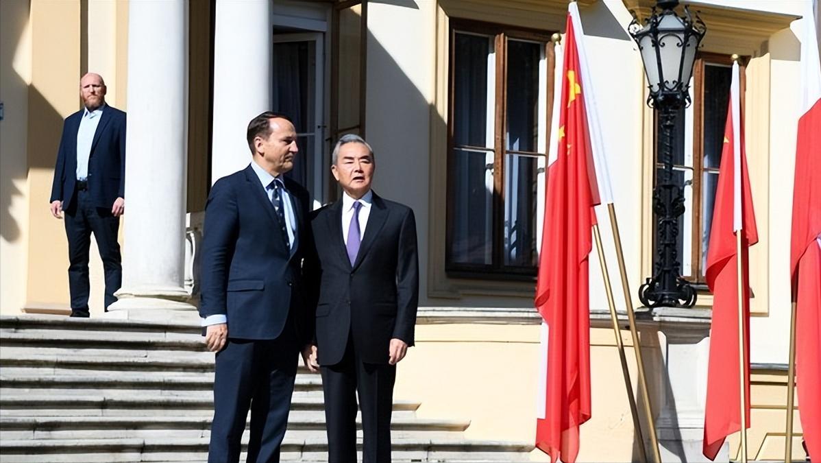 和中方谈完，波兰当着全球宣布稀土喜讯，欧盟和美国目瞪口呆：为啥波兰这么好运！
