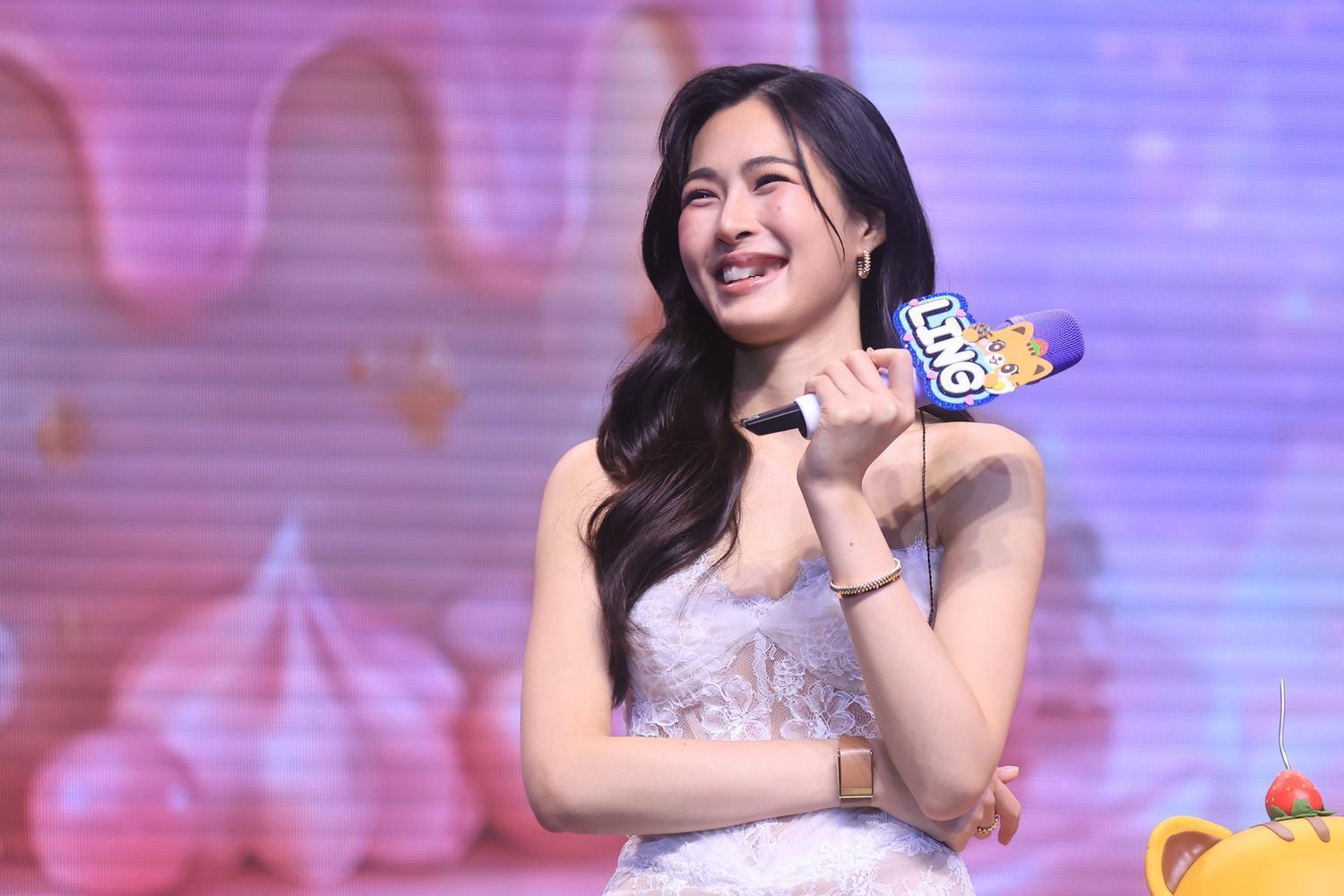 三台更新IG：LingOrm小婚礼终映会的照片🤍✨还有可爱LOLO🐯一家三口