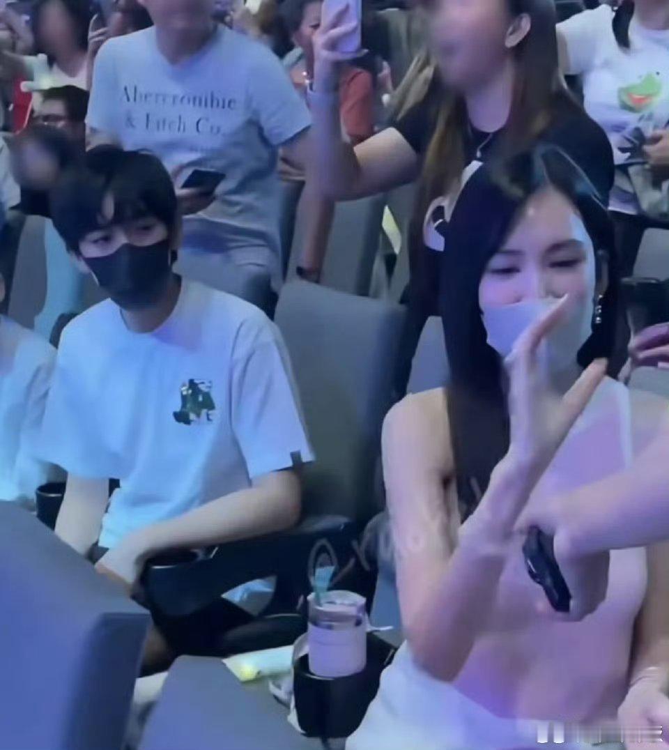 林志颖儿子kimi现在好帅 虽然戴着口罩，但是整体看着还是蛮帅的，林志颖的儿子肯