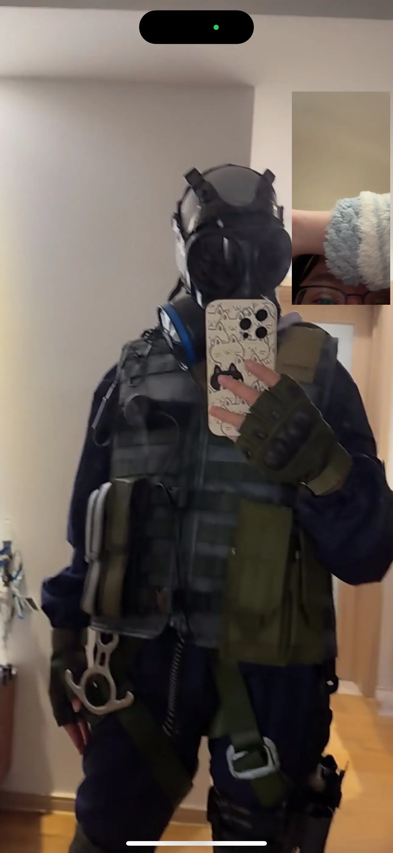 我姐妹半夜不睡觉给我打了一个视频电话
