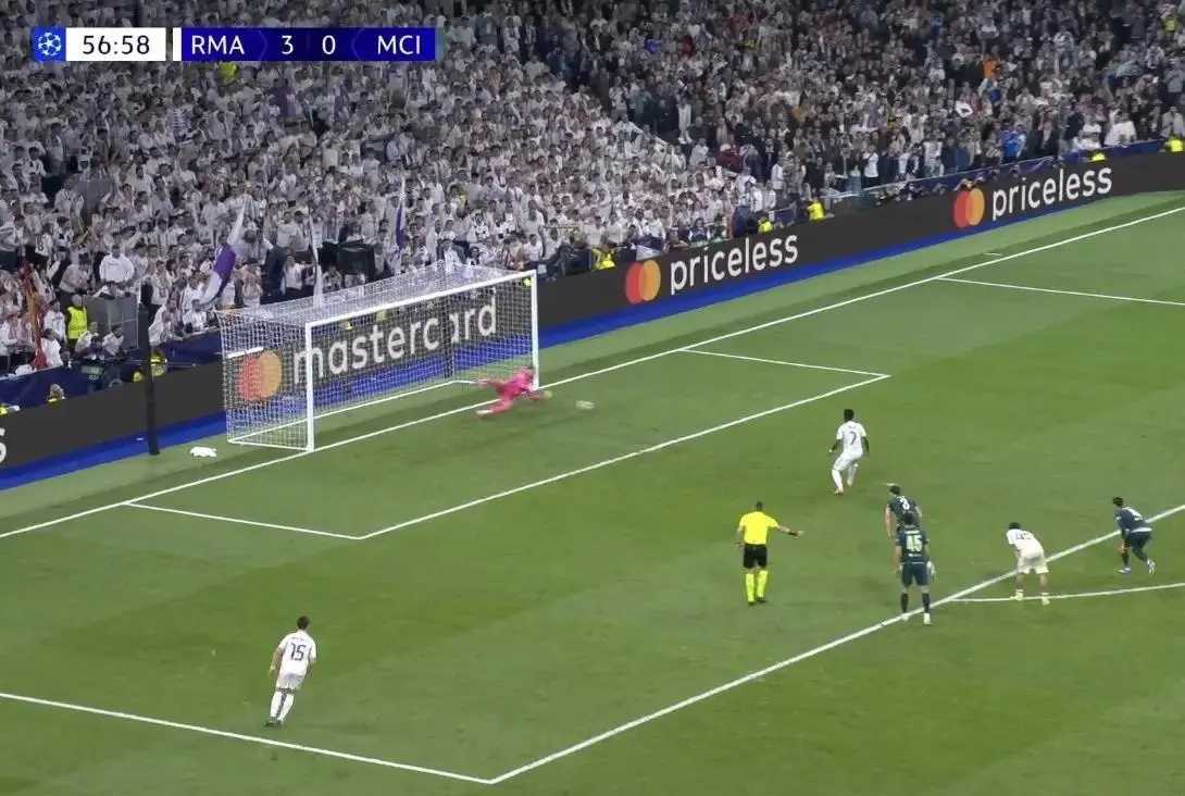 在对阵曼城的下半场比赛中，皇马攻击手维尼修斯失点，错过了将比分扩大到4-0的机会