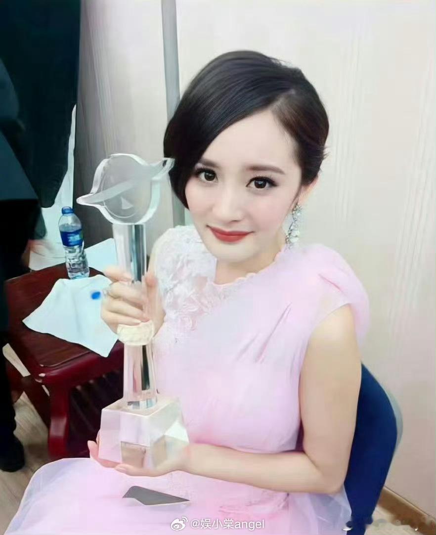 金鹰奖历届视帝视后 水晶杯到底是不是金鹰视后？杨幂拿水晶杯次次没有统计但是粉丝次