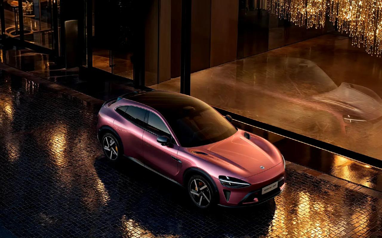 小米YU7最近可太火了，订单都排到一年后了。试驾体验那叫一个棒，开起来完全不像S