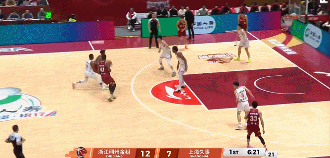 北京时间1月25日晚，上海男篮在CBA常规赛第19轮中客场挑战浙江男篮。本场比赛