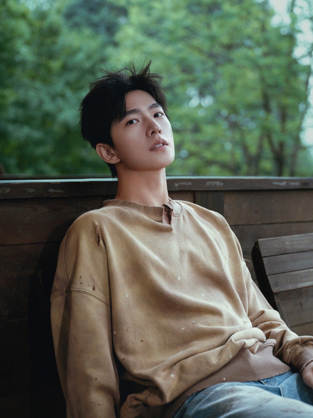 #还以为杨洋衣服脏了#今天是脏脏🐑，怎么突然发现杨洋是越“脏”越帅啊！干净的眼