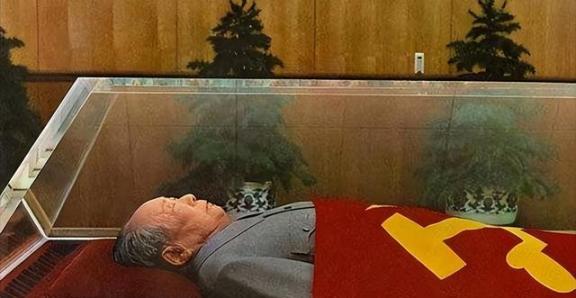 毛主席遗体防腐每年花费无数，而永久保存的水晶棺，纯度高达99.99%，价值更是不