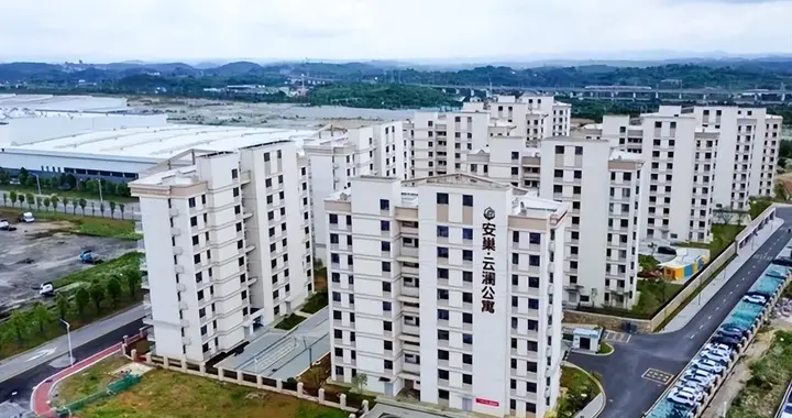 “这座城市给我们提供了品质生活的空间”