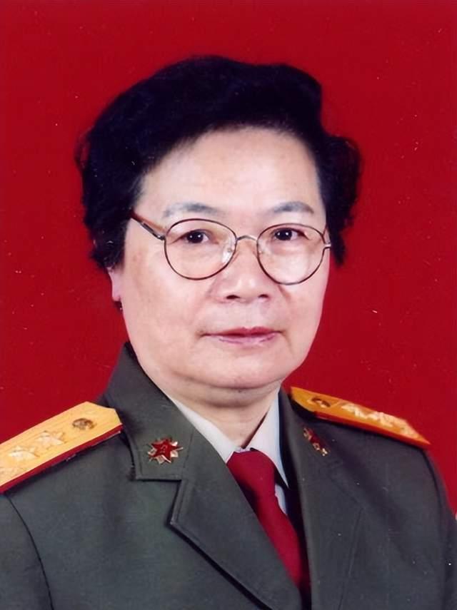 1960年代初，留学归国的聂力与丁衡高步入婚姻。1962年初，两人在广州留园举办