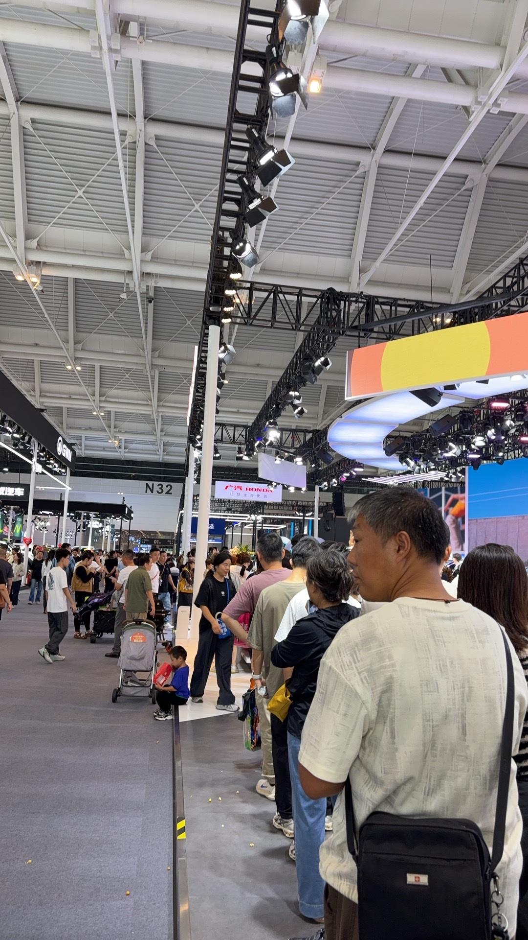 来天津车展转了一圈，合资品牌都是一口价，曾经桀骜不驯的林肯，主持人直言曾经40多