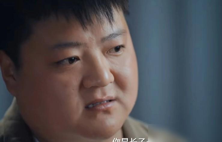 大圆哥把“爸妈要钱”直播出来，不是卖惨，是给自己按了暂停键。

他在直播里把家庭