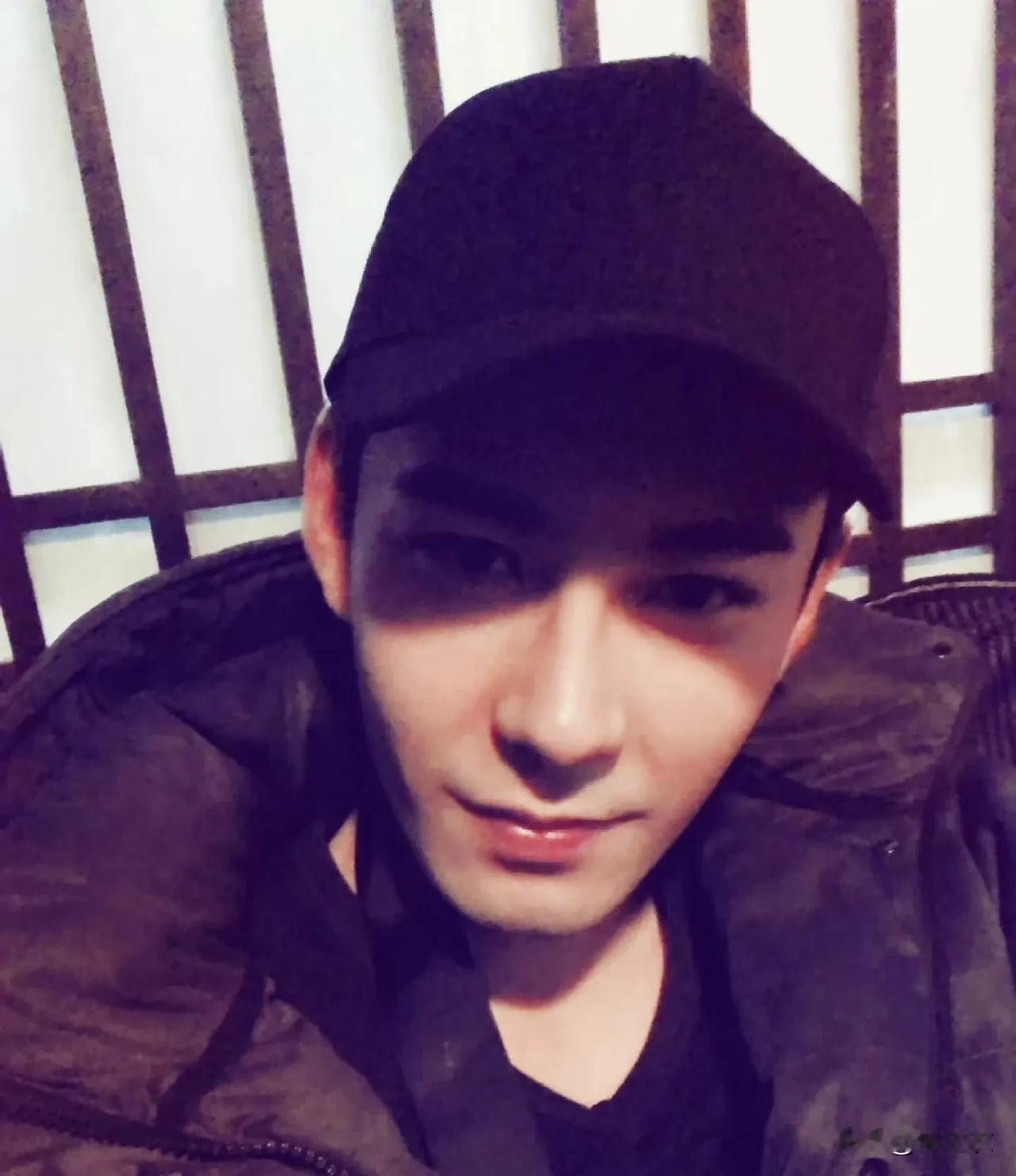 李承鄞时期的陈星旭，也是他最迷人的时候，因为他那时候一装纯良，看起来就很无辜。