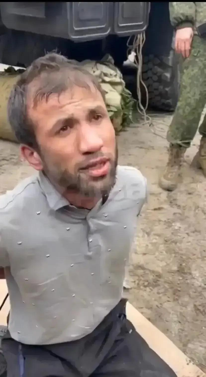 俄罗斯恐袭案，
到目前为止，
越发婆娑迷离，
俄公布的恐袭人员信息，
让塔吉克政