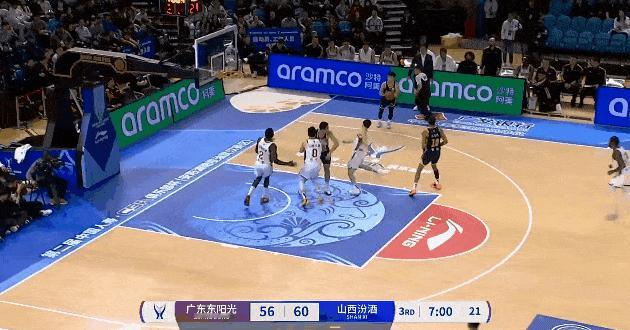 徐杰大空位三分命中，这小外援不能这么放



山西防守出现问题，徐杰大空位三分机