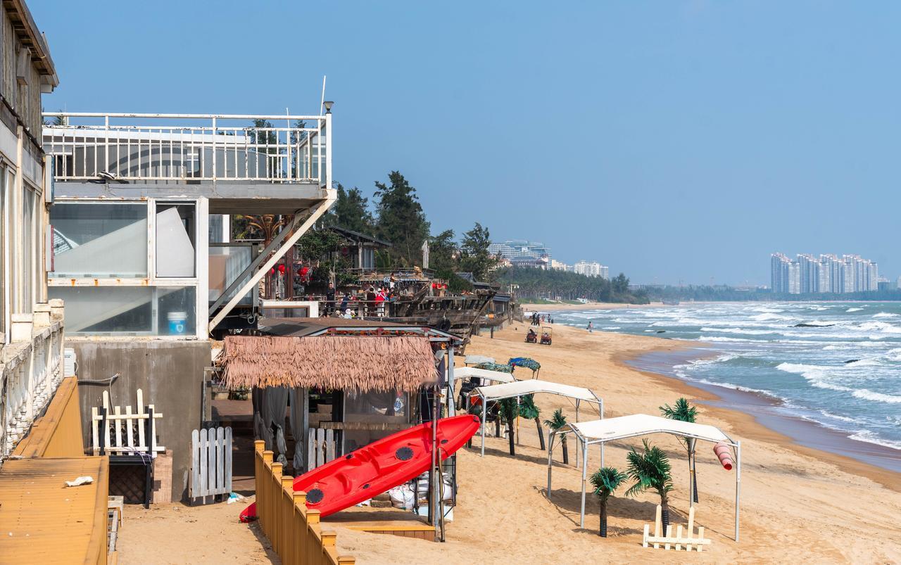 琼海 “海的故事” 是博鳌一处充满南洋渔乡风情的特色文旅街区。它以老旧船木、渔家